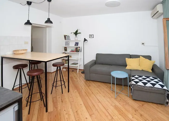 Mila - Charming Near The Sea * איזולה